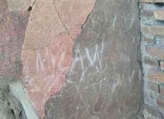 Turista inglese sfregia Casa delle Vestali a Pompei: motivazioni e conseguenze news-08082024-030148