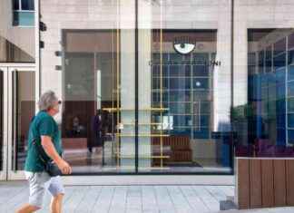 Chiusura Negozio Chiara Ferragni: Luci Spente e Scaffali Vuoti a Milano news-08082024-223923