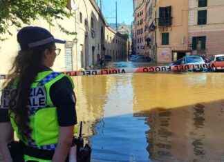 Emergenza a Genova: Condotta d’Acqua Saltata a Via Buozzi, Centro Storico Allagato e Strade Chiuse – Notte Senza Acqua news-09082024-164522