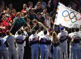 Tom Cruise porta la bandiera a Los Angeles: chiusura delle Olimpiadi di Parigi news-12082024-011409