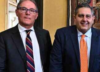 Toti e le tangenti: Il delegato in porto comprato con una carta unta. news-15082024-075857