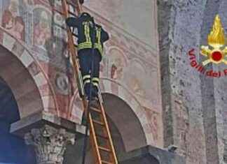 Incendio provocato da fulmine nella Basilica di San Piero a Grado, Pisa news-19082024-011105