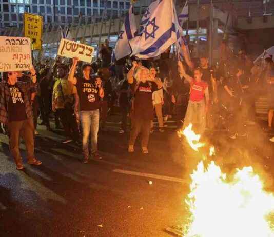 Israele in guerra: Netanyahu licenzia Gallant. Centinaia in piazza a Tel Aviv e Gerusalemme news-05112024-233408